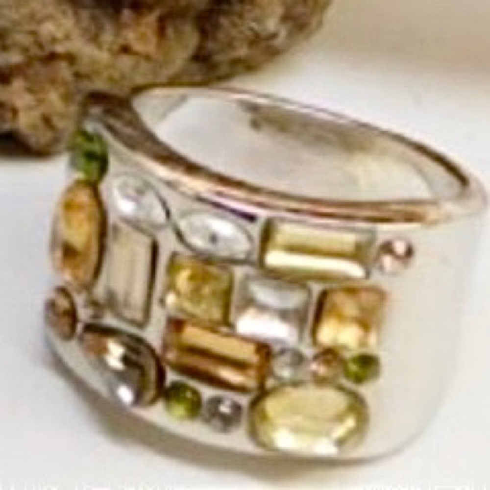 Guess Women’s Silver Tone Rhinestones Vintage Ring 6-7